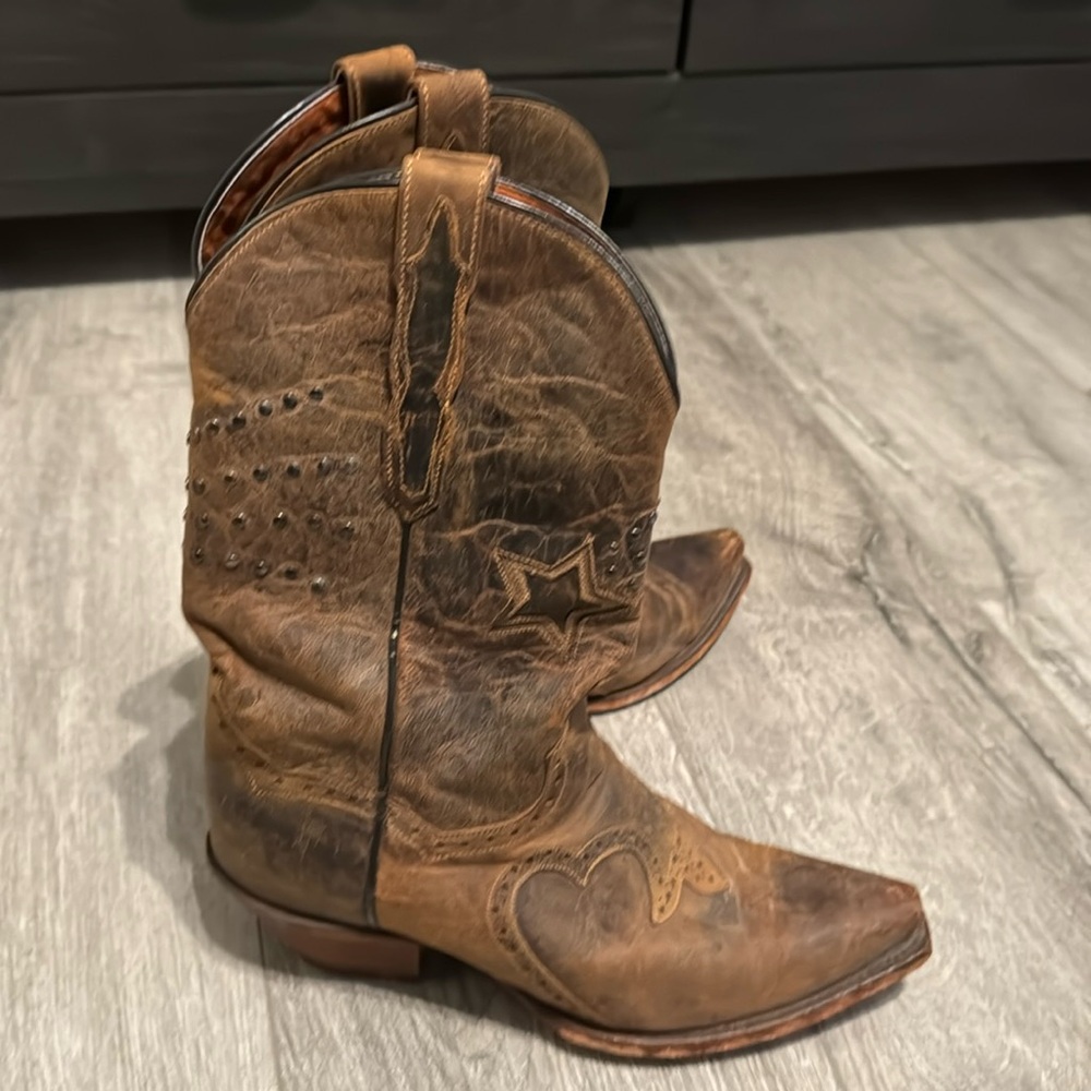 Dan Post star and stud cowboy boots